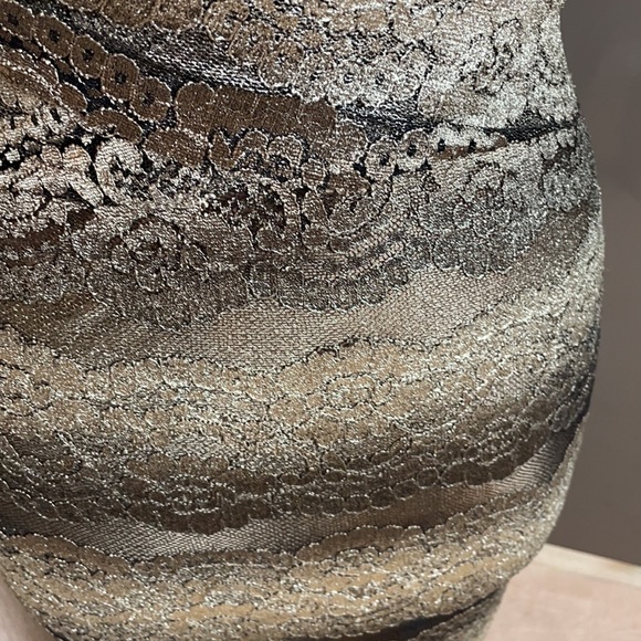 Size 4 gorgeous gold and stones gown - Picture 7 of 7